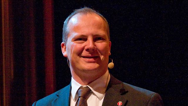 Solvik-Olsen lover å lytte til telebransjen