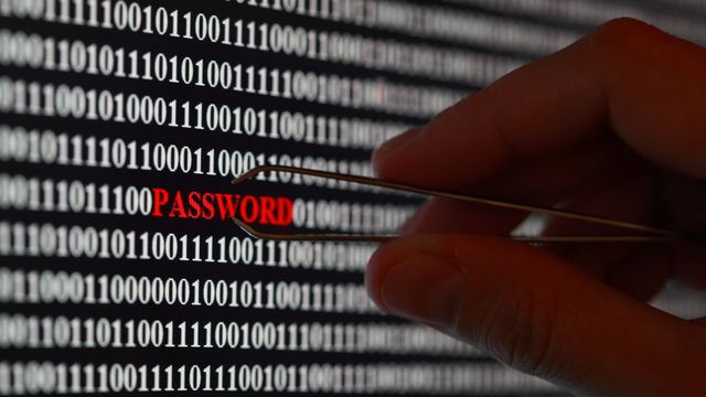 Hackere har lekket tusenvis av passord og kredittkortnumre fra en rekke Internett-tjenester