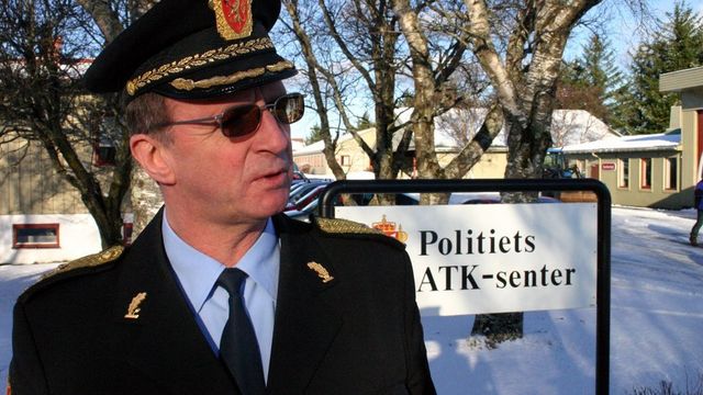 Politiet tviholder på fotoboks-jobben