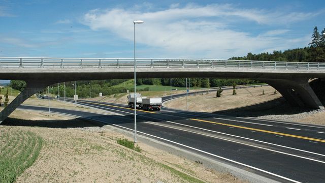 Jevn kamp om midtrekkverk på E 18