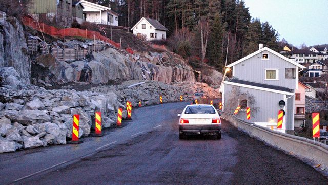 Dyr og forsinket g/s-veg i Fet