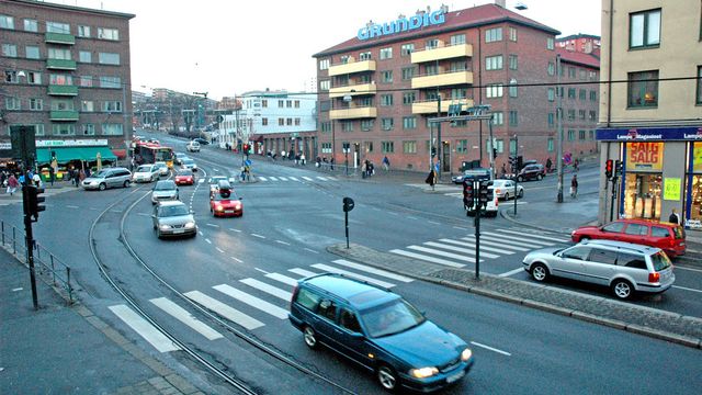 Betonmast leder knapt over Oslo Vei