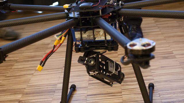 Godtar droner for å overvåke kraftlinjer