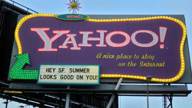 Halve Yahoo-styret går av