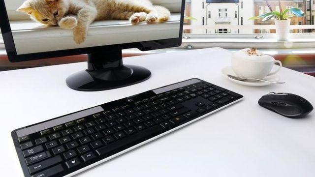 Trådløst tastatur drives av solceller