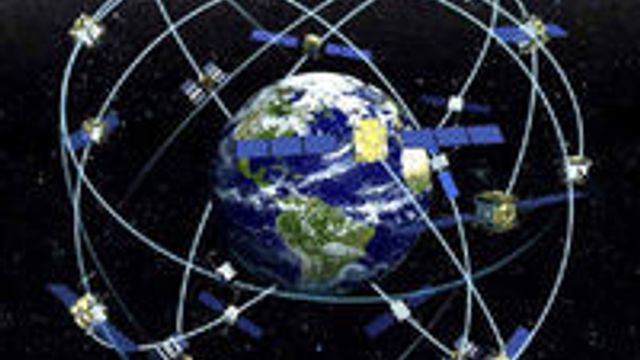 Mobilbrikke bruker to satellittsystemer