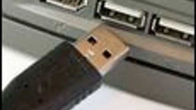 - Holder ikke tilbake USB-spesifikasjonen