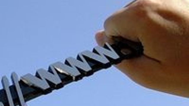 Apple overtar 16 domene­navn