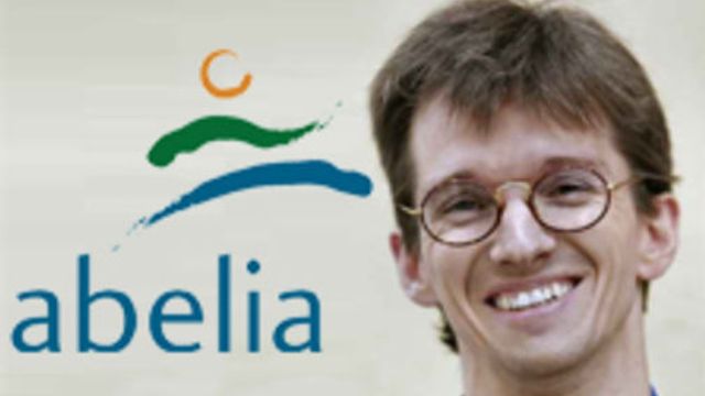 Abelia fyller ti år
