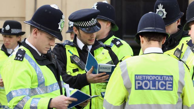 Mobilskandale i britisk politi