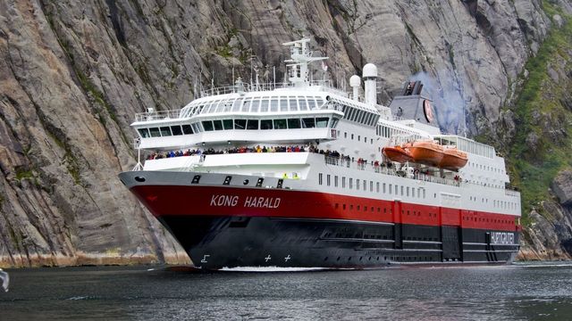 Hurtigruten får landstrøm i Bergen fra april 2017