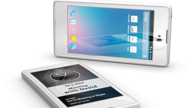 Russisk smartmobil får doble skjermer