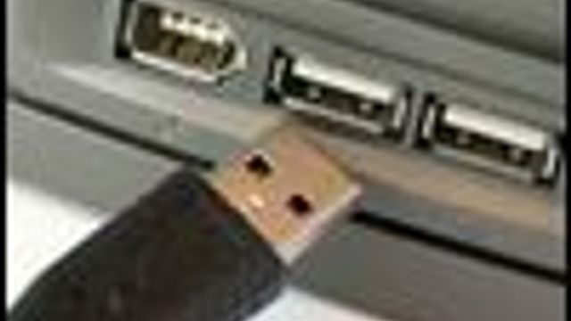 Ny skjerm kobles til PC-en via USB