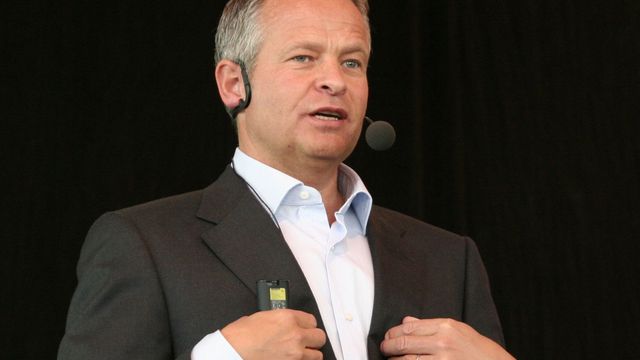 Minst 100 mister jobben i EDB
