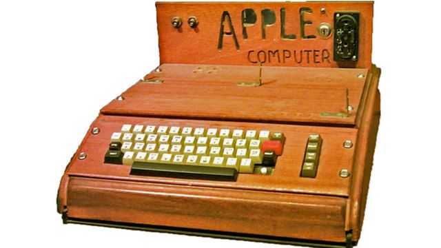 Apples første på auksjon