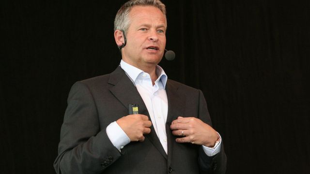 EDB-sjef kutter i egen lønn og dropper bonus