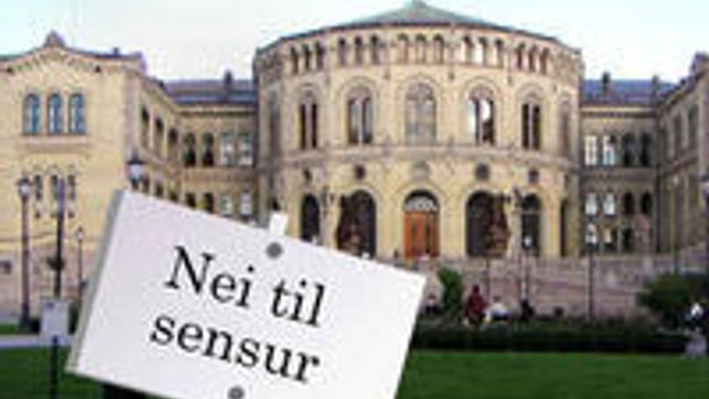 Demonstrerer for et fritt internett