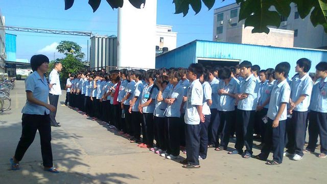 Erkjenner lovbrudd i Kina-fabrikker