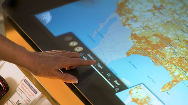 Norske skolejenter får Microsofts surfebord