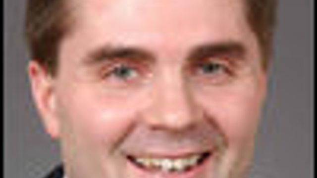 Fast-sjefens jobb deles i to