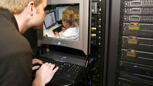 Slakter regjeringens IT-sikkerhet