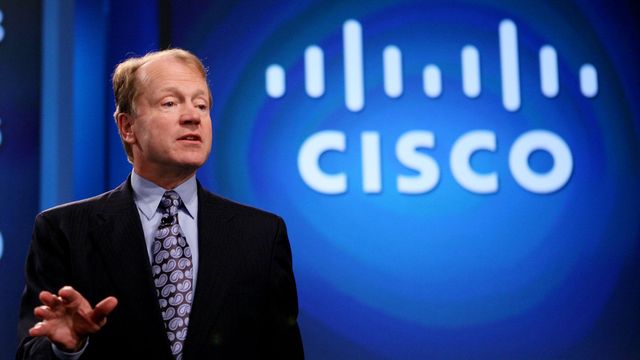 Nølende kunder gjør Cisco spak