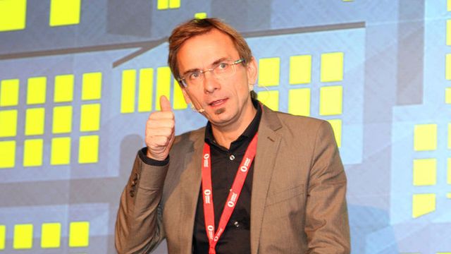Opera mister to direktører