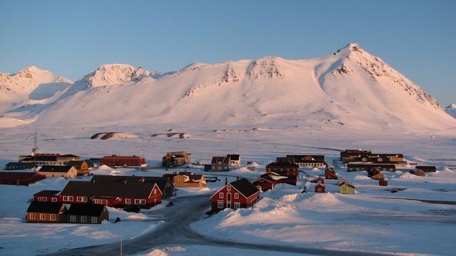 Vil ha tungoljeforbud rundt Svalbard