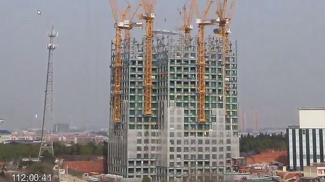 Her bygger kinesere 57 etasjer på 19 dager