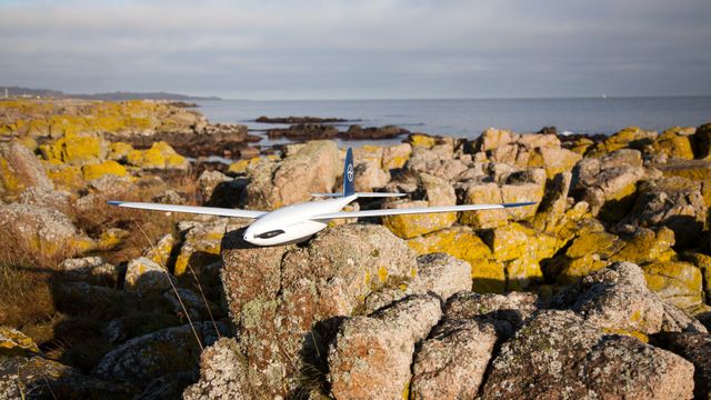 Denne danske dronen skal hjelpe skip oppdage is og pirater