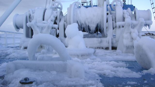 Slik skal forskerne lage materialer som tåler kulden i Arktis