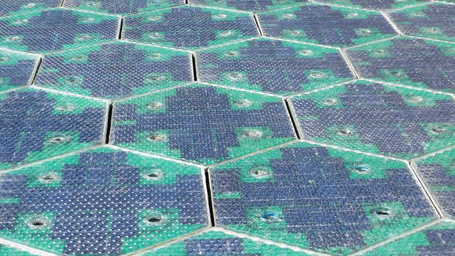 Vil dekke veiene med «smarte» solcellepaneler