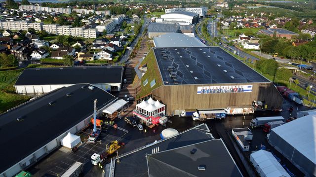 I dag fylles et nesten én kilometer langt messeområde med oljeteknologi