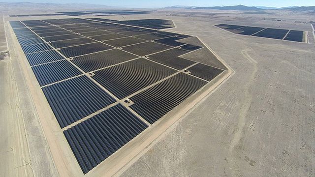 Verdens største solcelleanlegg er satt i drift