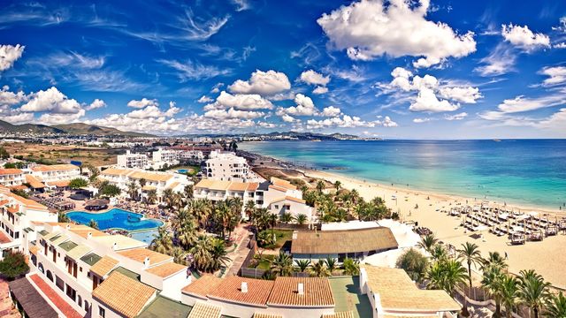 Oljefunn kan true freden for turister på Kanariøyene og Ibiza