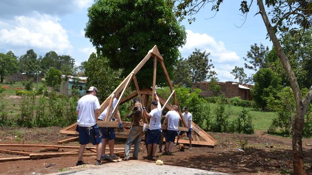 Norske ingeniørstudenter bygger skole i Uganda 