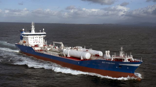 Verdens største containerskip skal gå på gass