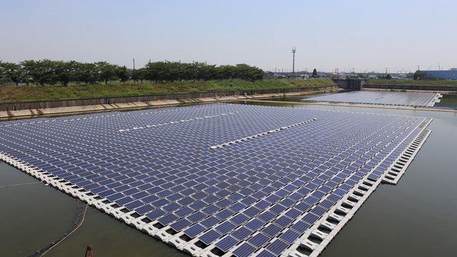 Bygger verdens største flytende solkraftverk 