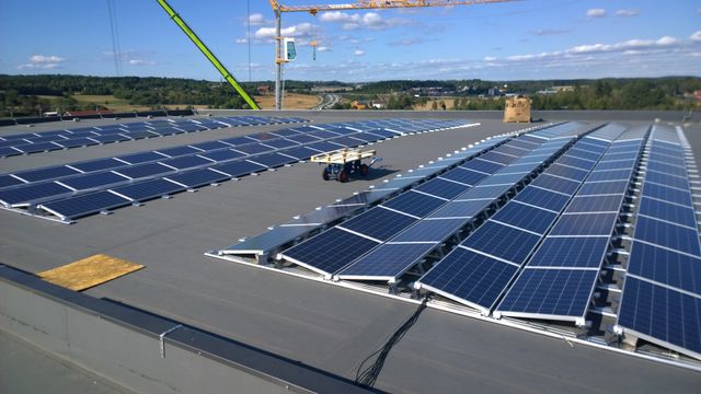 Tirsdag åpner det som blir Norges største solcelleanlegg