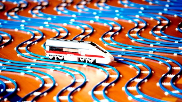 Dansk veiarbeider bygget verdens lengste Lego-jernbane