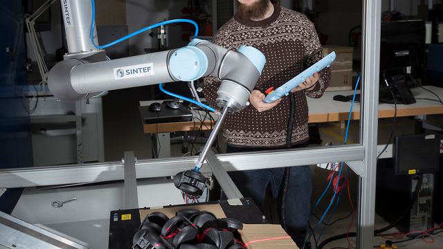 Denne roboten plukker stolhjul lett som blåbær