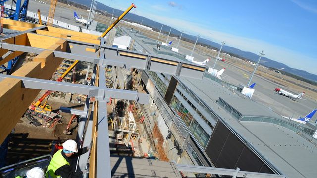 Slik kan de bygge ny pir samtidig som flyplassen går for fullt