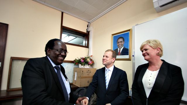 Vurderer å sende realfagslærere til Afrika