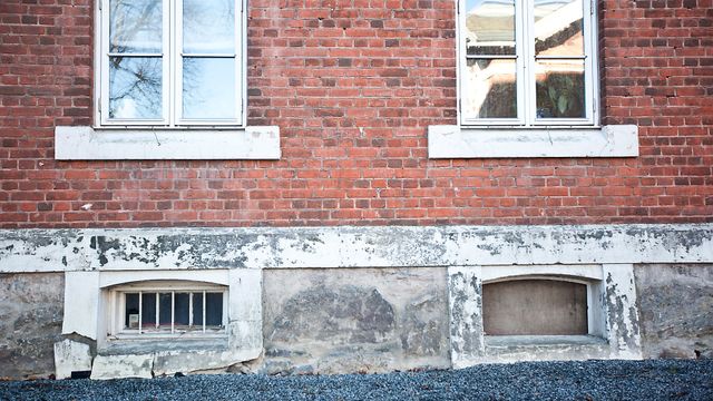 Seks av ti offentlige bygg må utbedres