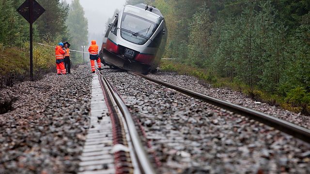Tog hoppet ni meter før det sporet av