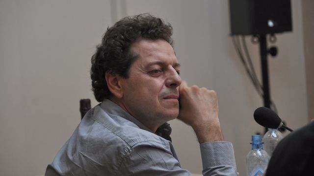 Lambda-arkitekt krysser fingrene