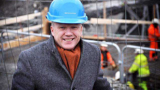 Han bygger for en milliard i året