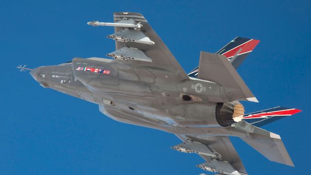 F-35 med våpen på vingene