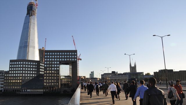 Skraper skyene 310 meter over London