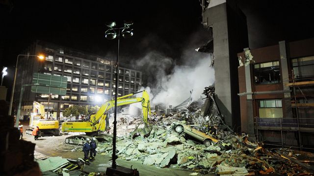 Vil granske kollaps av skjelvsikre bygninger